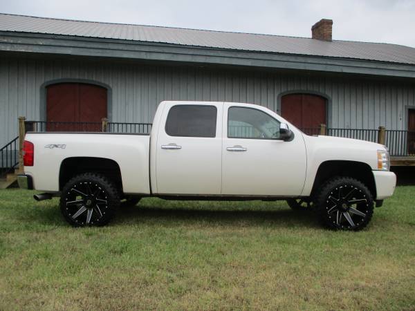 4.5" LIFTED 2012 CHEVY LTZ CREW 20X12 33X12.50 *STANCED *LEATHER CHEAP for sale in KERNERSVILLE, NC – photo 3