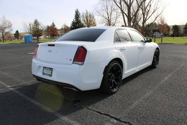 Chrysler 300 - BAD CREDIT BANKRUPTCY REPO SSI RETIRED APPROVED -... for sale in Hermiston, OR – photo 18
