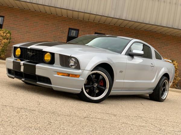 2005 FORD MUSTANG GT V8 ONLY 70k-MILES 1-OWNER LOW-MILES CLEAN for sale in Elgin, IL – photo 3