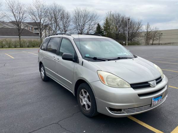 2005 Toyota Sienna LE Silver for sale in West Chicago, IL