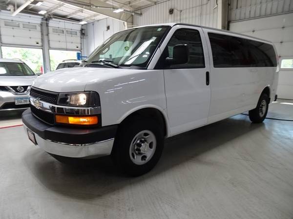 2017 Chevrolet Express 3500 LT Summit White for sale in Cedar Falls, IA – photo 10