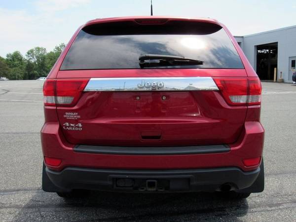 2011 Jeep Grand Cherokee Laredo hatchback Inferno Red Crystal Pearl for sale in Boyertown, PA – photo 4