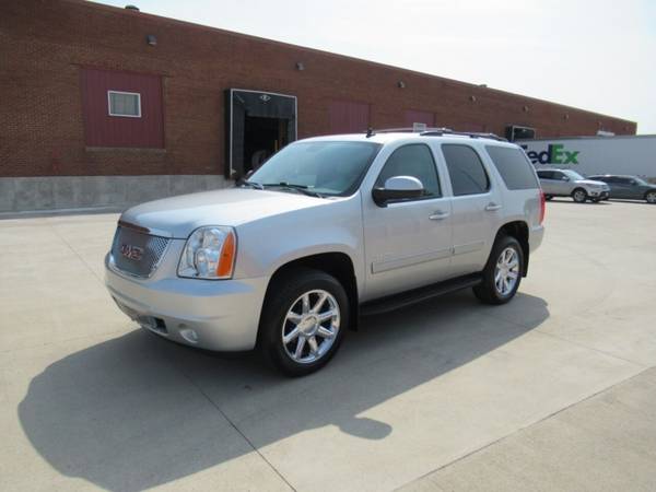 2012 GMC Yukon SLT 4x4 4dr SUV - cars & trucks - by dealer - vehicle... for sale in Bloomington, IL – photo 5
