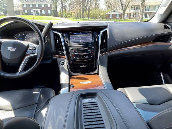 2018 Cadillac Escalade Premium Luxury 4WD 32, 000 Miles DVD FLAWLESS for sale in Saint Louis, MO – photo 14