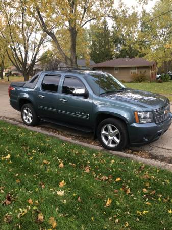 2011 Chevy avalanche for sale in Rockford, WI – photo 6