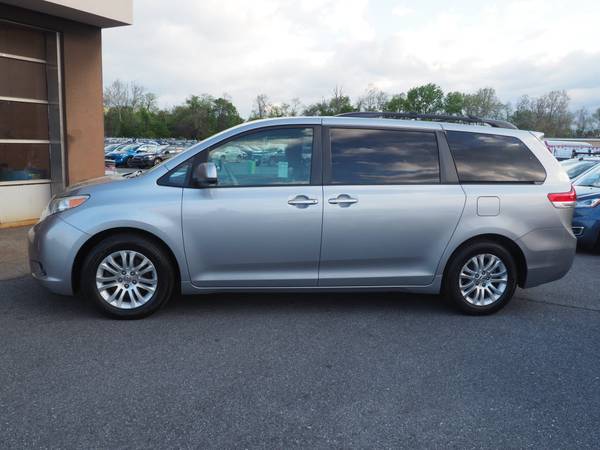 2013 Toyota Sienna XLE 7-Passenger Auto Access Seat for sale in Frederick, MD – photo 6