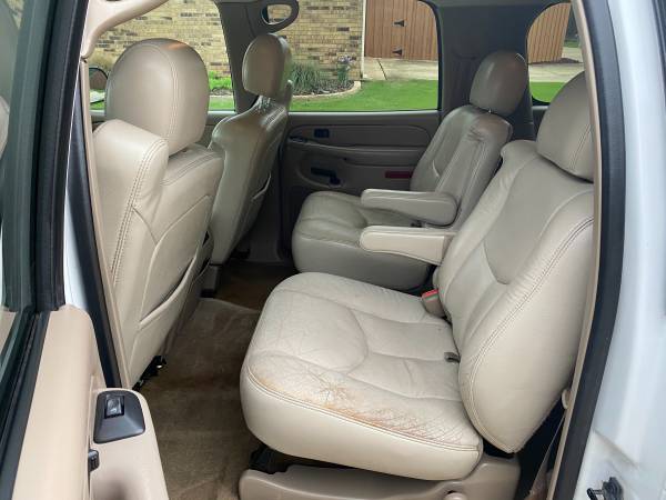 2005 Chevrolet suburban LT four-door automatic one owner Cold A/C for sale in Allen, TX – photo 10