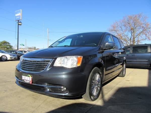 2013 Chrysler Town & Country 4dr Wgn Touring-L - cars & trucks - by... for sale in Waterloo, IA – photo 7