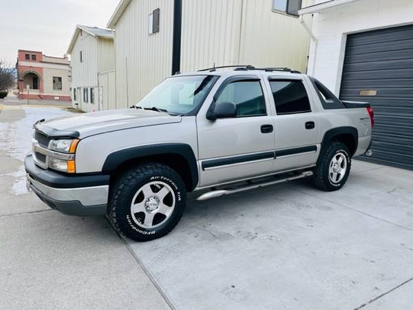 2004 Chevy Avalanche ONLY 52K! - - by dealer - vehicle for sale in Grand Junction, CO – photo 3
