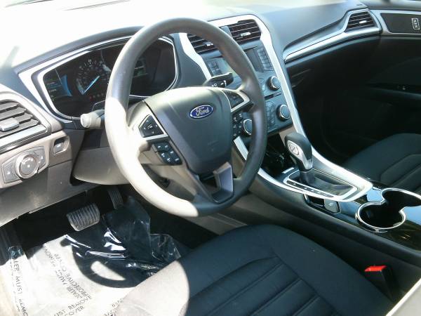 2016 Ford Fusion HYBRID SE-SHARP UNIT! VERY WELL MAINTAINED! for sale in Silvis, IA – photo 10