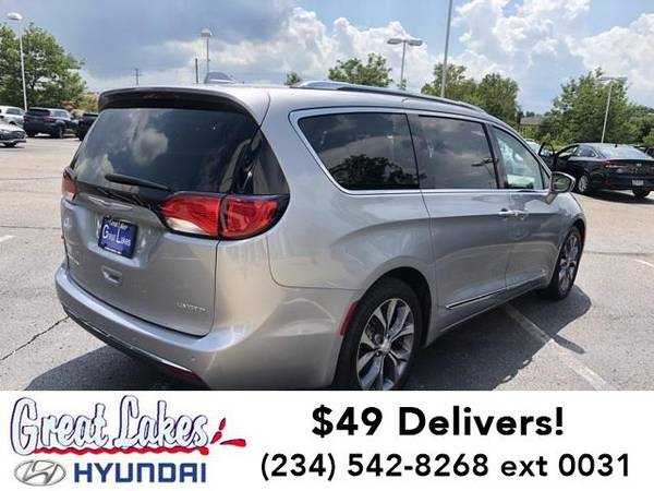 2017 Chrysler Pacifica mini-van Limited for sale in Streetsboro, OH – photo 5