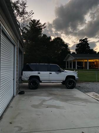 1998 GMC Yukon 6.0 LS2 Lifted - cars & trucks - by owner - vehicle... for sale in Chattanooga, TN – photo 2