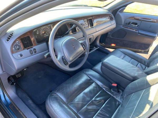 2002 Lincoln Towncar - cars & trucks - by owner - vehicle automotive... for sale in Burnsville, MN – photo 8