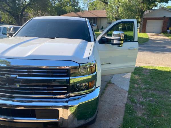 2015 Chevy 2500HD 4x4 WITH ALL THE EXTRAS - cars & trucks - by owner... for sale in Oklahoma City, OK – photo 5