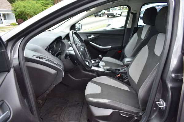 2012 Ford Focus SE Hatchback 5 Speed Sunroof WARRANTY No Doc Fees! for sale in Apex, NC – photo 12