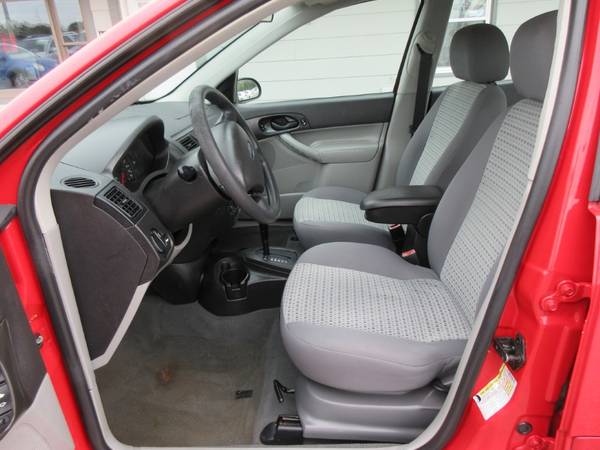 2006 Ford Focus SE ZX4 Sedan - Automatic/Wheels/Low Miles - 85K!! for sale in Des Moines, IA – photo 9