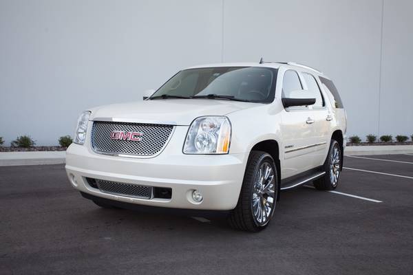 2011 GMC Yukon Denali SOUTHERN NO RUST LOW MILES CLEAN CARFAX AWD for sale in tampa bay, FL – photo 3