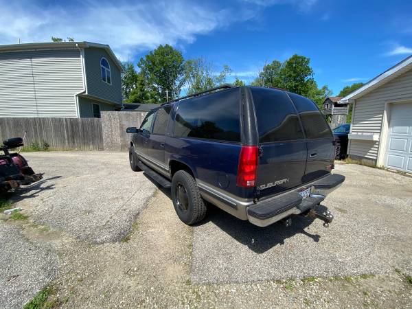 1999 GMC Suburban 1500 - cars & trucks - by owner - vehicle... for sale in Chardon, OH – photo 4