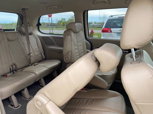 2008 Hyundai Entourage Limited for sale - - by dealer for sale in Newport, MN – photo 3