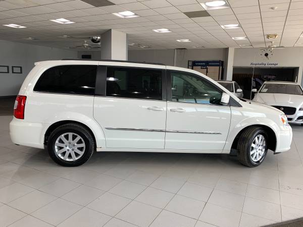2013 Chrysler Town and Country Touring - - by dealer for sale in Springfield, IL – photo 5