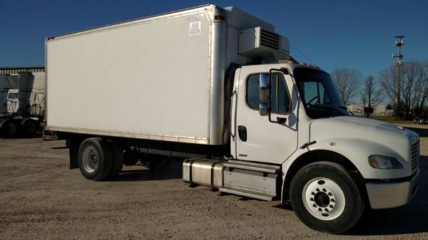 2012 Freightliner M106 Reefer Straight Truck 18 Foot for sale in Fond Du Lac, WI – photo 7