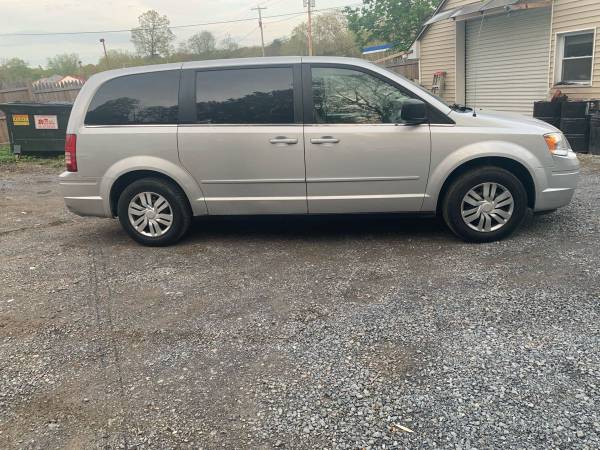 2010 Chrysler town & country LX limited for sale in Poughkeepsie, NY – photo 3