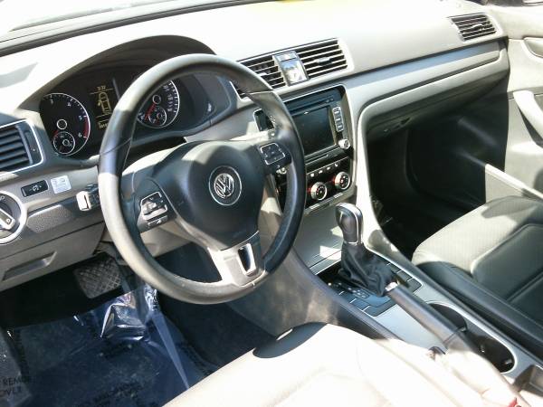 2014 Volkswagen Passat SE TDI-30k Miles! Heated Leather! Sunroof! -... for sale in Silvis, IA – photo 11