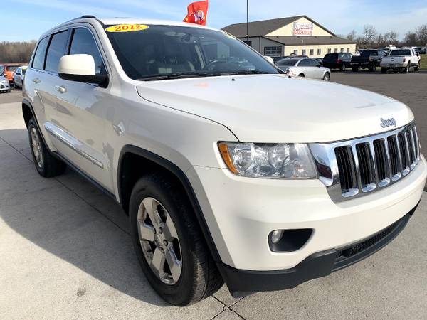 2012 Jeep Grand Cherokee 4WD 4dr Laredo - cars & trucks - by dealer... for sale in Chesaning, MI – photo 3