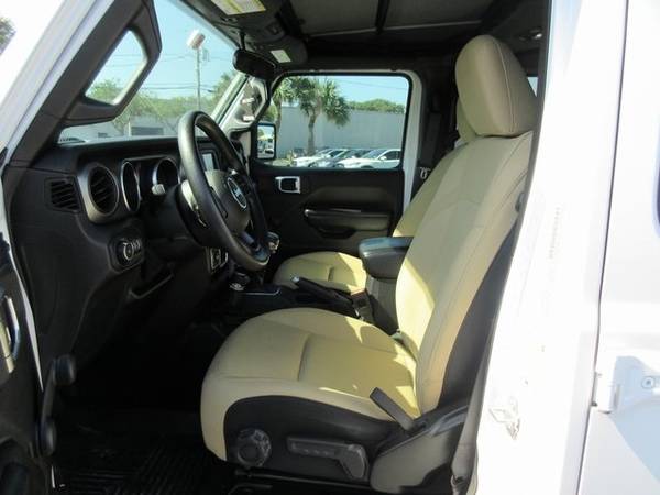 2018 Jeep Wrangler Unlimited Sport suv Bright White Clearcoat - cars for sale in Melbourne , FL – photo 17