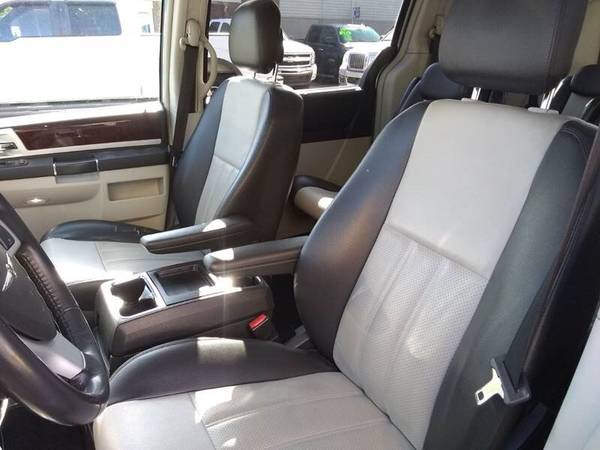 2010 Chrysler Town & Country Touring Plus for sale in Howell, MI – photo 16