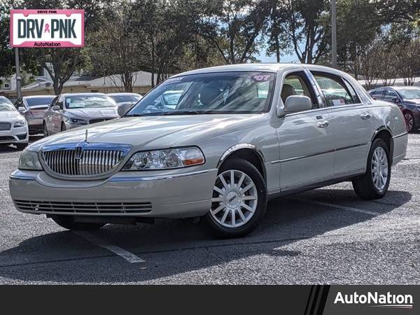 2007 Lincoln Town Car Signature SKU:7Y601550 Sedan - cars & trucks -... for sale in Clearwater, FL