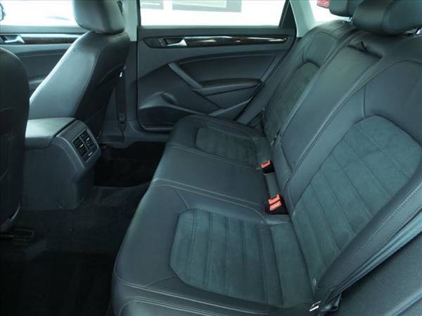 2015 VW PASSAT TDI SEL PREMIUM NAV/LEATHER/SUNROOF/VW WARRANTY for sale in Eau Claire, WI – photo 14