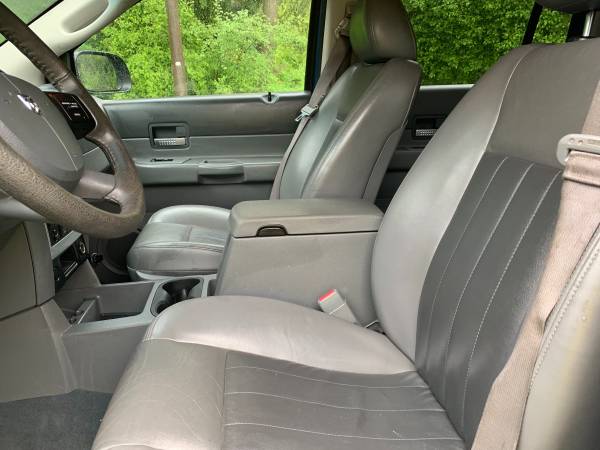 2005 Dodge Durango limited 4x4 third row seat clean title - cars & for sale in Portland, OR – photo 7