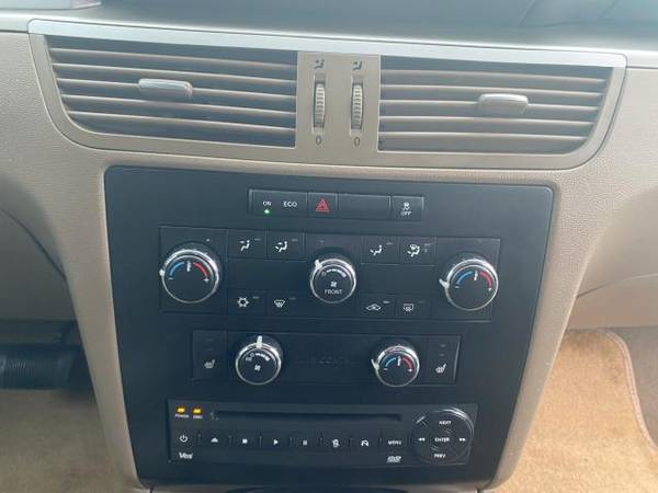 2012 Volkswagen Routan SE - cars & trucks - by dealer - vehicle... for sale in Raleigh, NC – photo 21