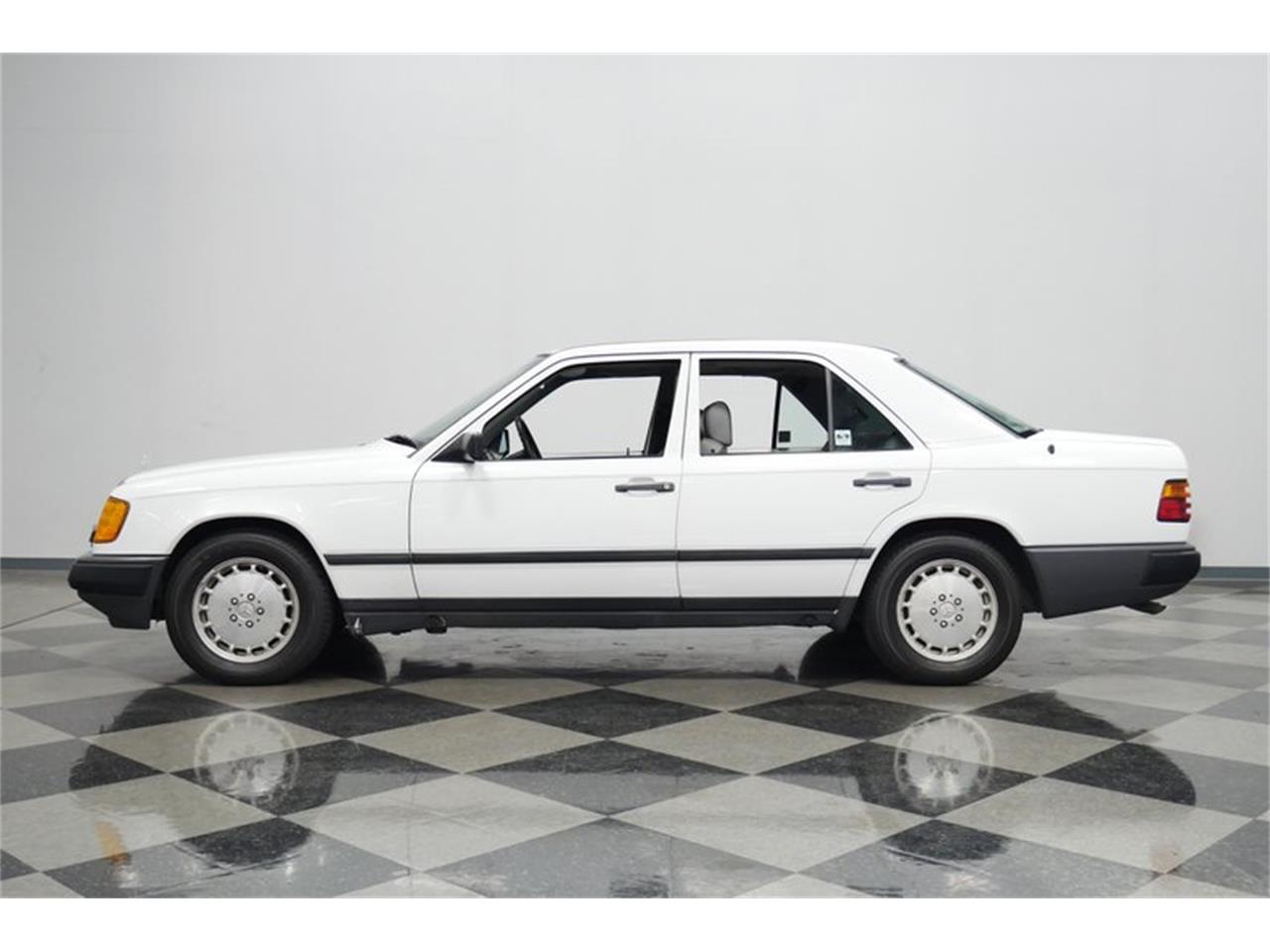 1987 Mercedes-Benz 300D for sale in Lavergne, TN – photo 3