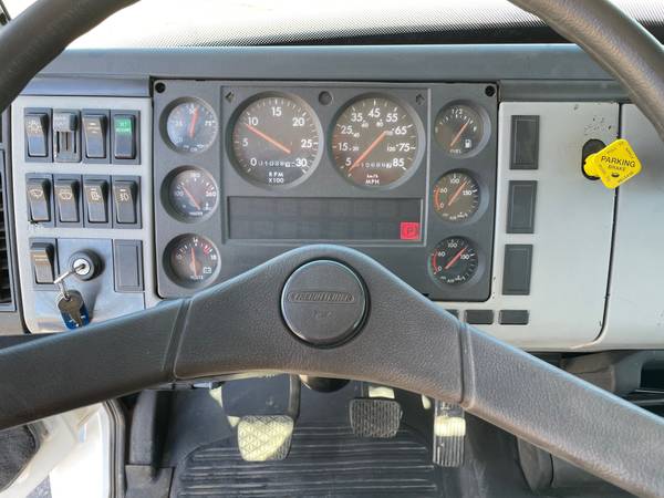 2000 Freightliner FL60 - - by dealer - vehicle for sale in Albuquerque, NM – photo 8