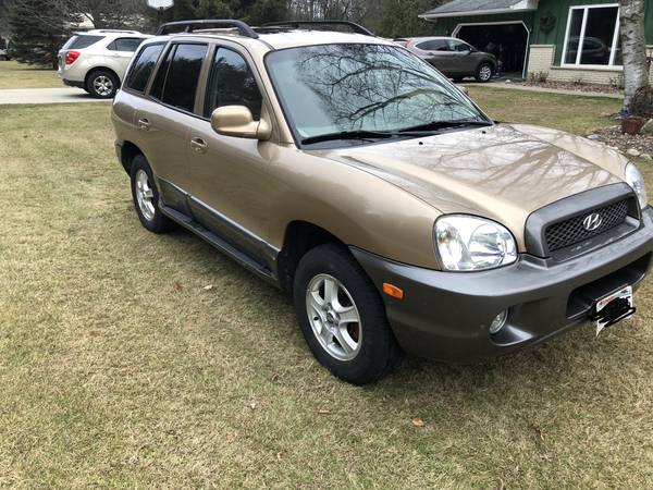 2004 Hyundai Santa Fe - cars & trucks - by owner - vehicle... for sale in Green Bay, WI – photo 2