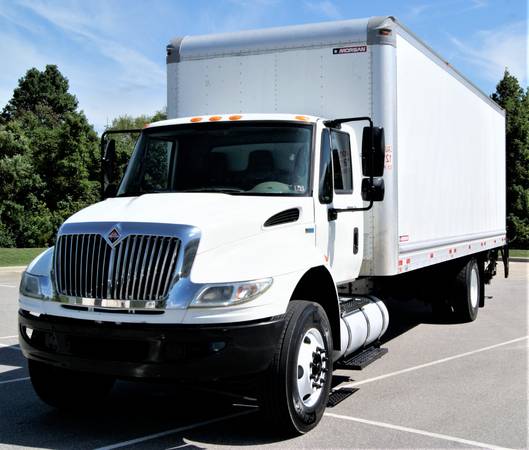 2012 International 4300 26ft Box Truck DT466 A/T Side Door Air Ride for sale in Emerald Isle, VA – photo 2