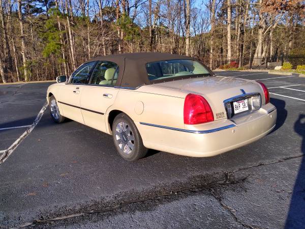 2003 Lincoln Town Car - cars & trucks - by owner - vehicle... for sale in Hot Springs Village, AR – photo 2
