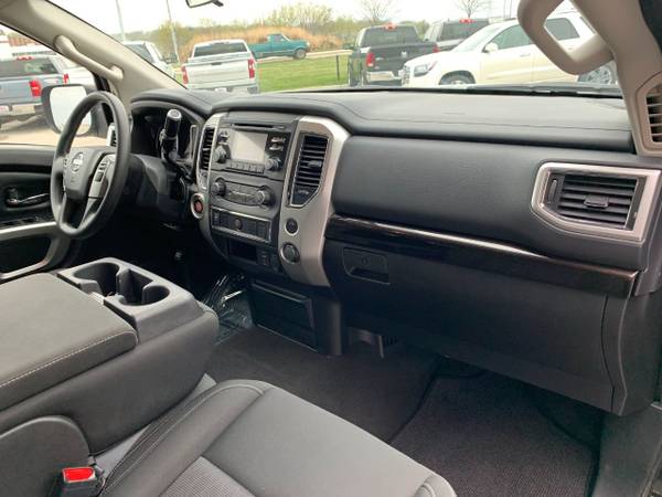 2018 Nissan Titan 4x2 Crew Cab SV Magnetic Bla for sale in Omaha, NE – photo 12