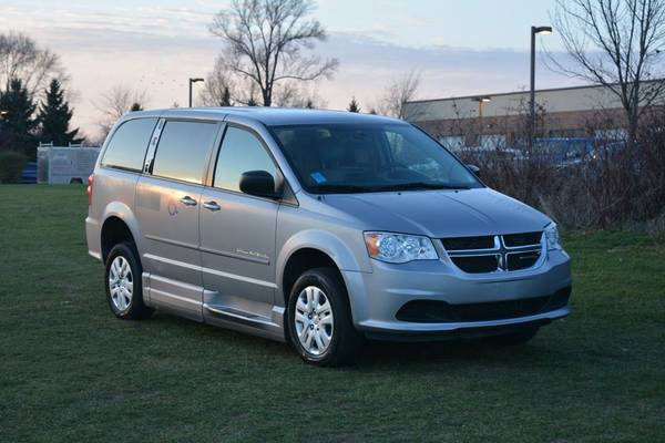 2014 Dodge Grand Caravan Braun Mobility Van Liquidation Sale! - cars... for sale in Crystal Lake, IN – photo 4