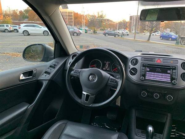 2011 Volkswagen Tiguan SEL 4Motion w/ Sunroof Navigation for sale in Farmington Hills, MI – photo 22