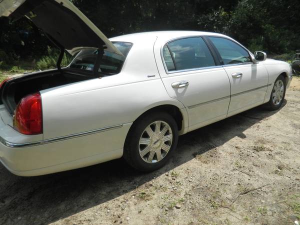 2004 Lincoln Town car - cars & trucks - by owner - vehicle... for sale in Ronkonkoma, NY – photo 14