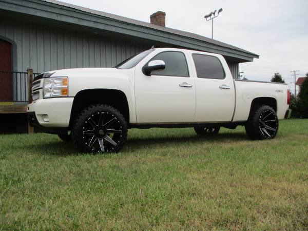 4.5" LIFTED 2012 CHEVY LTZ CREW 20X12 33X12.50 *STANCED *LEATHER CHEAP for sale in KERNERSVILLE, NC – photo 10