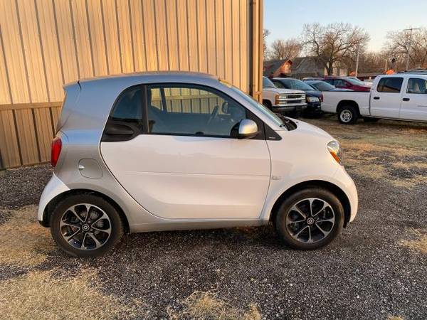 2016 smart Fortwo passion coupe - cars & trucks - by dealer -... for sale in Junction City, KS – photo 4