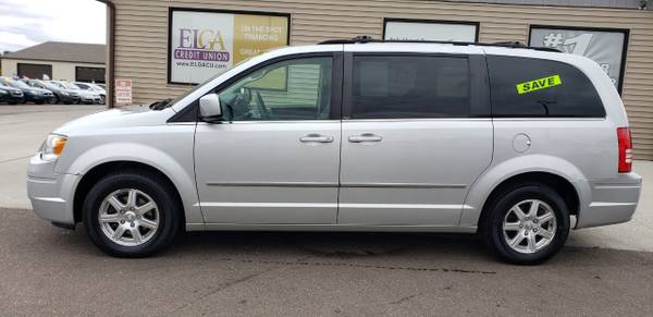 FAMILY TIME!! 2009 Chrysler Town & Country 4dr Wgn Touring for sale in Chesaning, MI – photo 2
