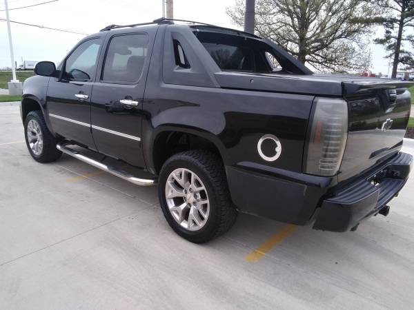 2009 Chevy Avalanche Z71 LTZ 4 x 4 5 3 liter automatic - cars & for sale in BLUE SPRINGS, MO – photo 9