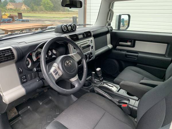 2007 Toyota Fj Cruiser 4x4 - cars & trucks - by dealer - vehicle... for sale in Vancouver, WA – photo 13