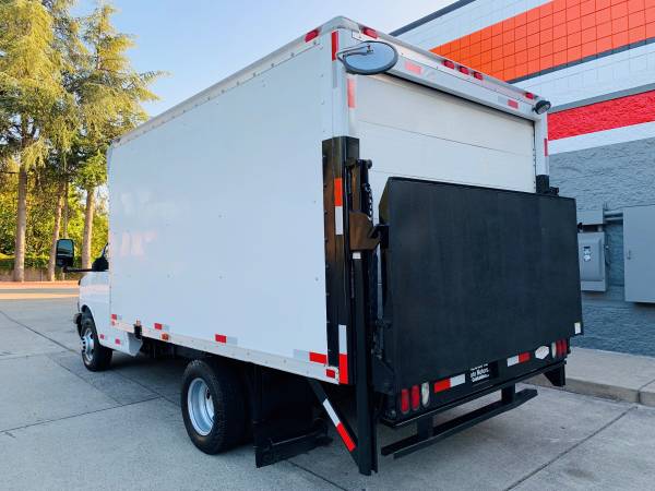 2008 CHEVROLET EXPRESS G3500 CUTAWAY 12FT.BOX TRUCK WITH LIFT**SALE** for sale in Portland, WA – photo 4