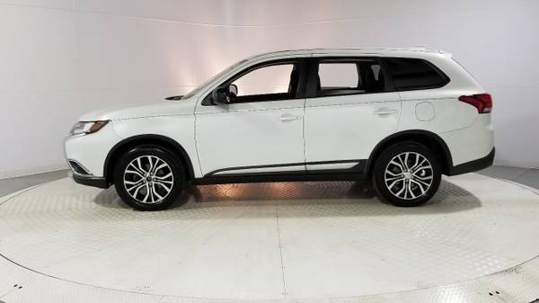2017 *Mitsubishi* *Outlander* *ES S-AWC* Diamond Whi - cars & trucks... for sale in Jersey City, NY – photo 2